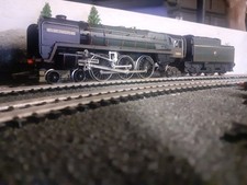 Hornby 00 R.329 Britannia Class No.70004 William Shakespeare Locomotive Boxed