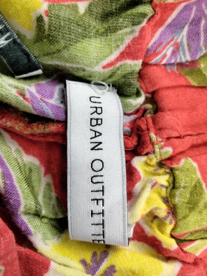 Pantalones Cortos Urban Outfitters Para Mujer Medianos Floral Rojo Fluido Pantalones Cortos Foto 2 de 4