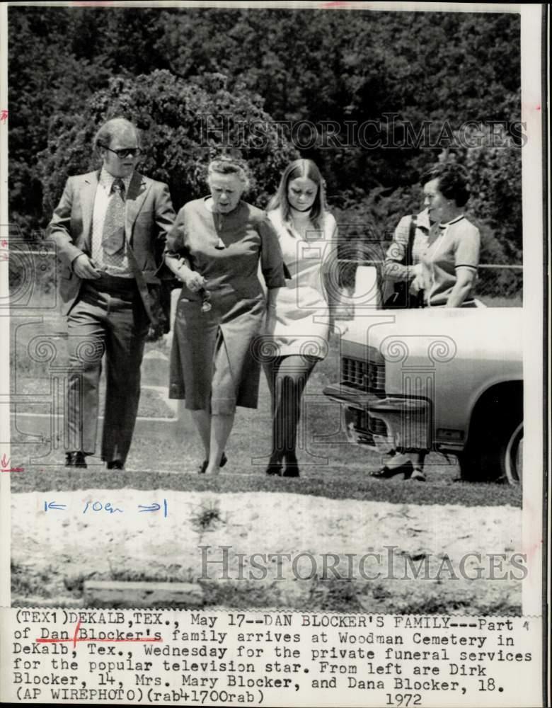 1972 Press Photo Actor Dan Blocker's Family Members Arrive for His Funeral, TX