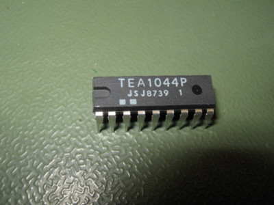 Philips/Signetics TEA1044P - DTMF Tone Generator - DIP-18 TEA1044 