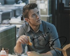 Robert Buckley iZombie Autographed Signed 8x10 Photo COA B