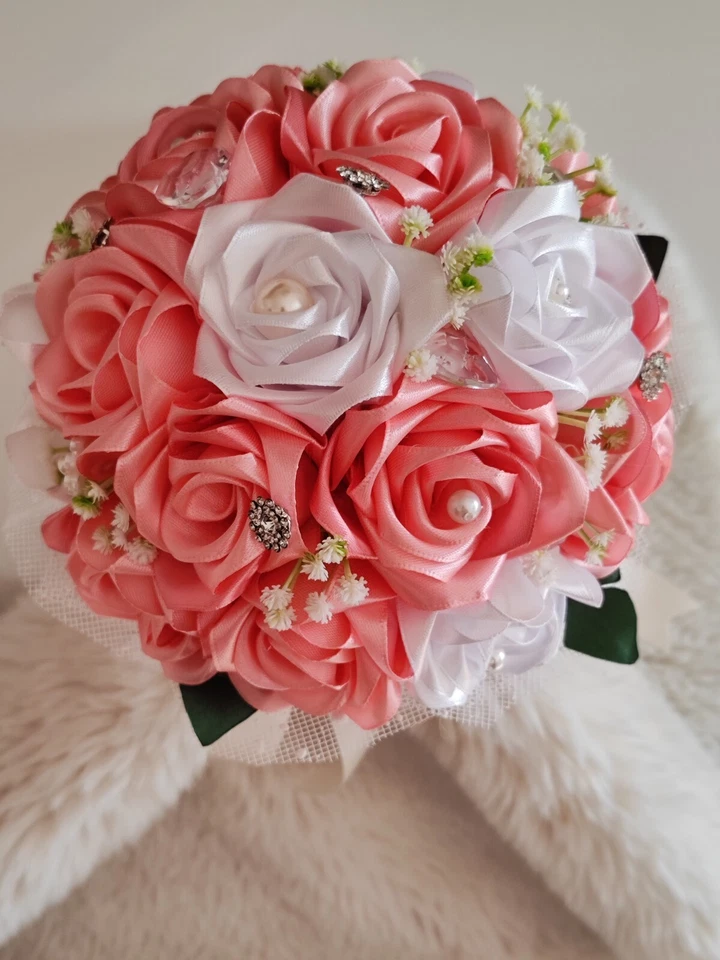 Ewiger Brautstrauß 💐, Rosa/Weiss, Strassteinen 🪄Handgefertigt aus Satinbänder  - Bild 2 von 4