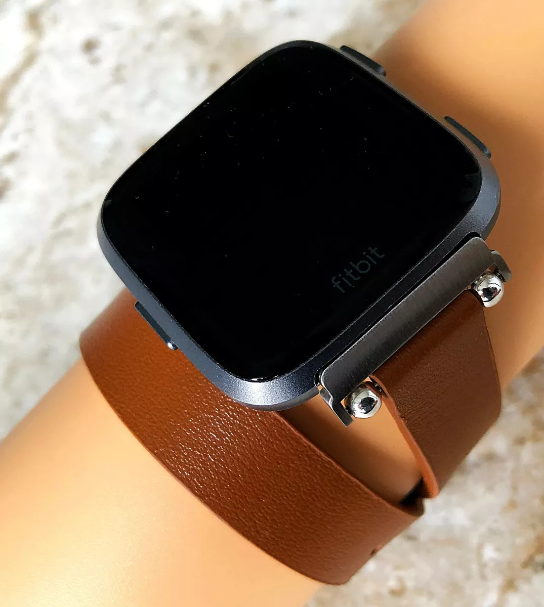 Fitbit versa hotsell leather strap