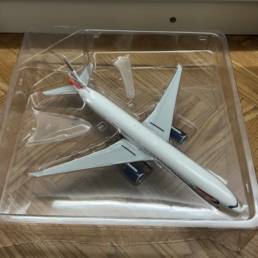 HERPA 1/200 BRITISH AIRWAYS Boeing 777-300ER art Herpa 553988  w/Stand  NEW - Immagine 4 di 4
