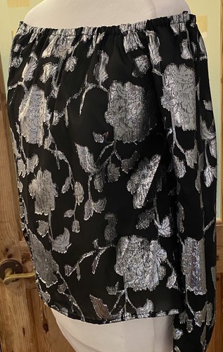 Ladies Size 10 Black Silver & Floral Cropped Off Shoulder Top Lipsy Glamorous - Picture 5 of 8