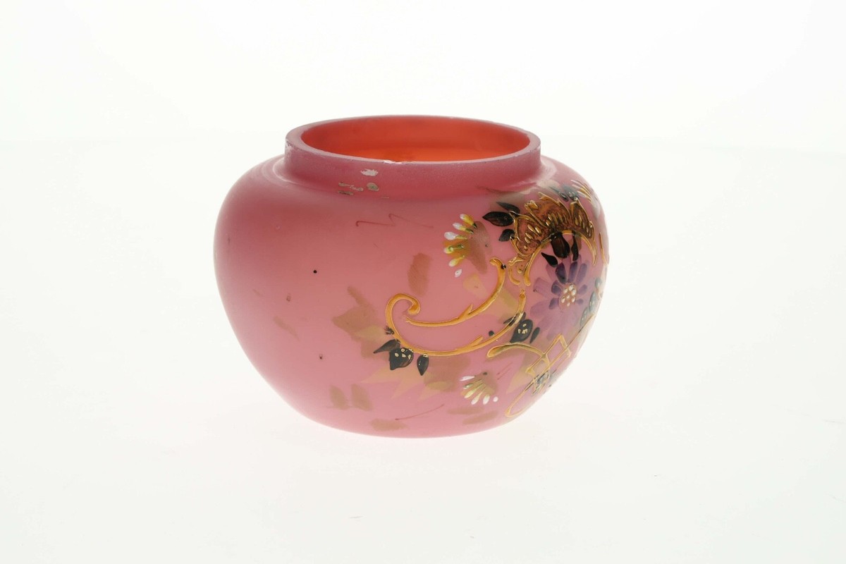 Coral Red Porcelain Vase - Snow Lion Coral Red Porcelain Vase - Snow Lion