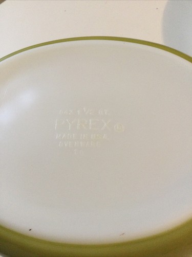 VINTAGE PYREX OLIVE OVAL CASSEROLE DISH WITH LID 1.5 Qt. - Picture 4 of 5
