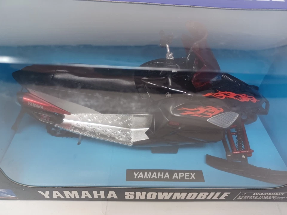 Nueva moto de nieve Ray Yamaha APEX 1:12 diecast Foto 4 de 4