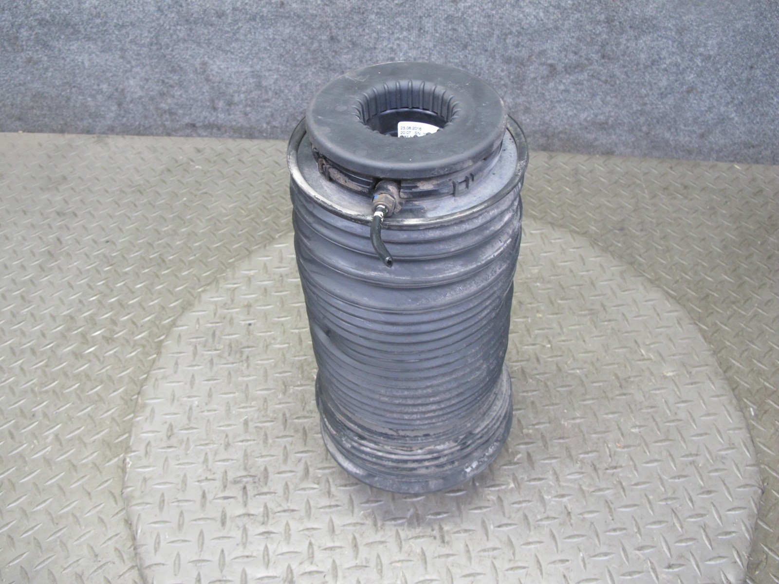 2017-2020 MASERATI LEVANTE M161 REAR LEFT SIDE AIR RIDE SUSPENSION SPRING