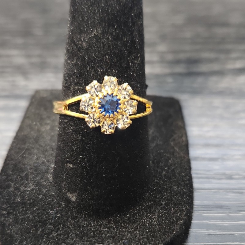 ring size 7, adjustable band, yellow gold plated, sapphire with CZ flower