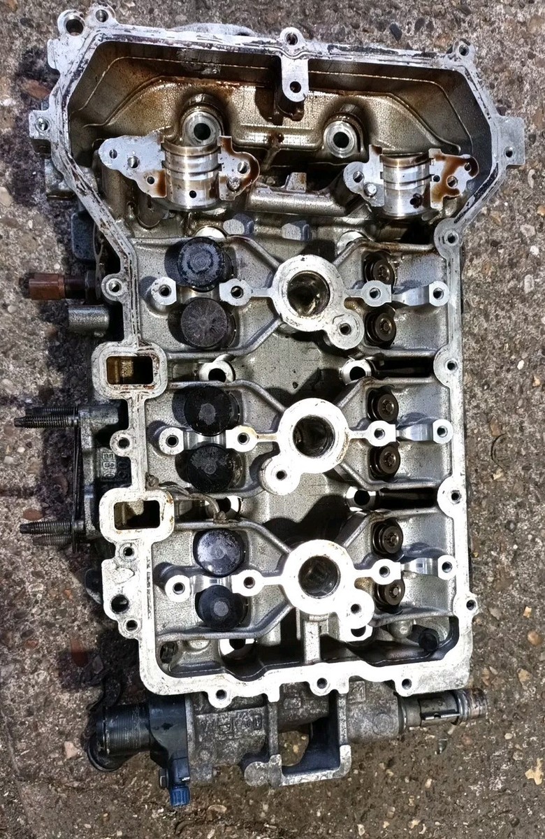 Peugeot 208 C3 Cylinder Head & Inlet Exhaust Camshaft 1.0