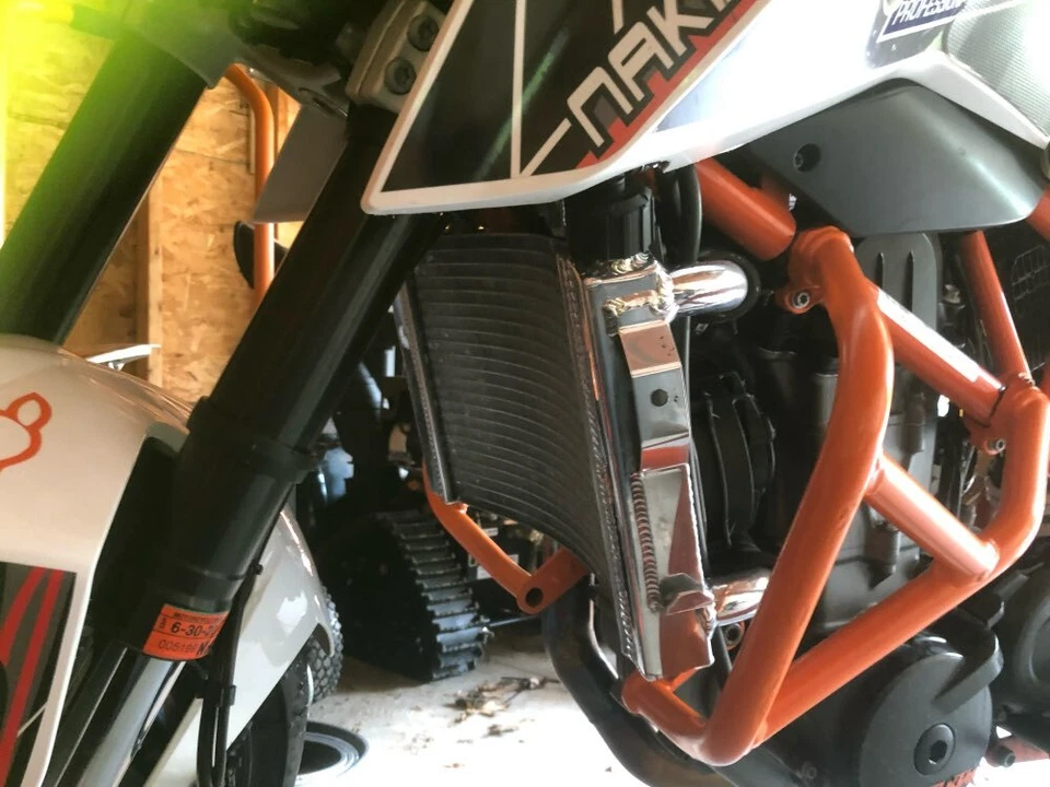 FOR KTM DUKE 690 10-16 ALUMINUM E RADIATOR, 26MM CORE - Image 2 of 3