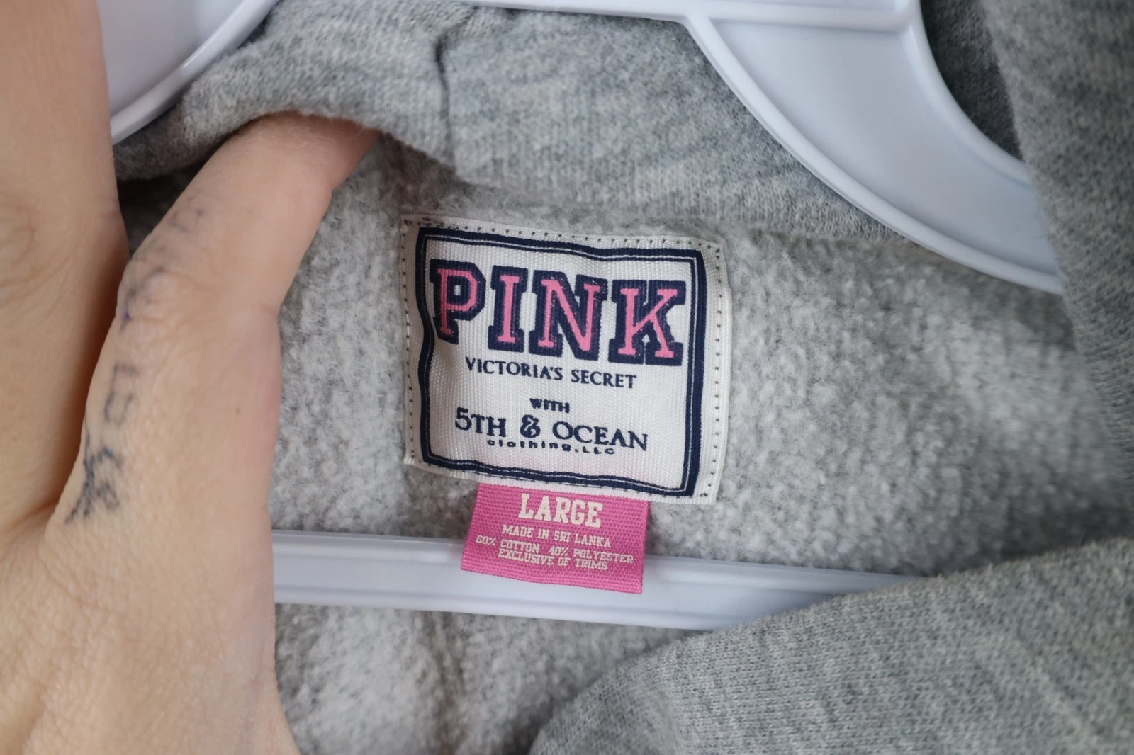 UNDERCOVER Felpa con cappuccio rosa Victorias Secret da donna grande Spell Out Michigan State University