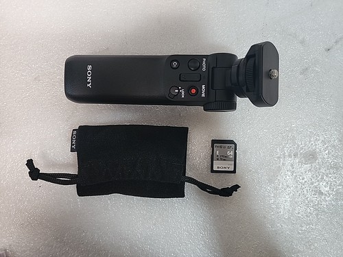 Sony ACCVC1 Vlogger Tripod Accessory Kit (GP-VPT2BT + SD CARD) - Picture 4 of 5