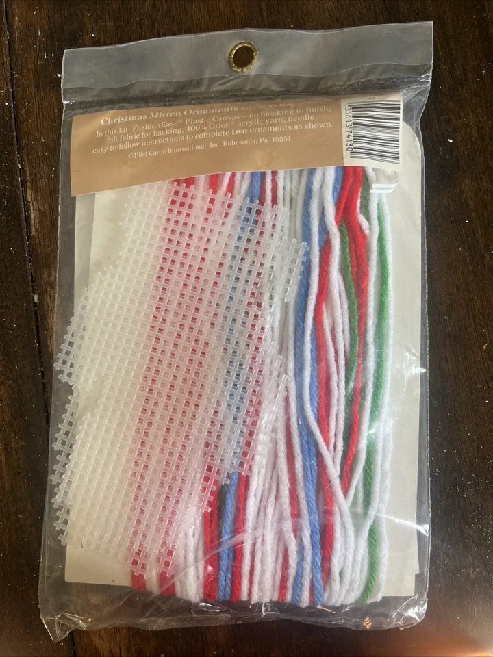 Caron Plastic Canvas 4130 Holiday Mittens VTG new Stock Yarn Stitch - Изображение 3 из 3