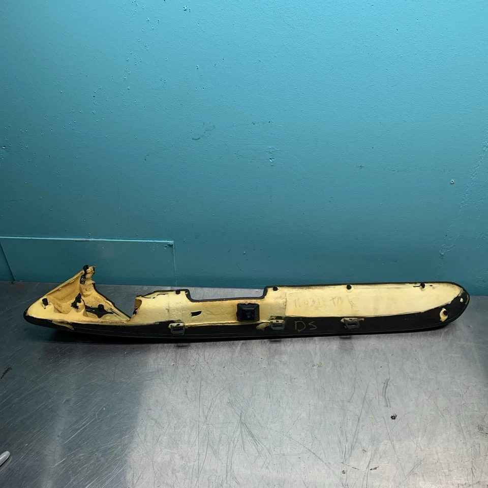 REPOSABRAZOS PUERTA CONDUCTOR DELANTERO IZQUIERDO HONDA ACCORD CUPÉ 2 PUERTAS 90-93 OEM Foto 2 de 4