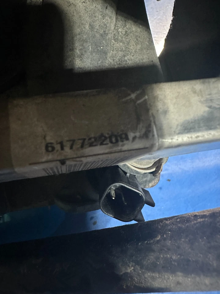 🐼 Colector de admisión GMC / Chevrolet / Cadillac 25359561 y riel de combustible 12599598 🌟 Foto 3 de 4