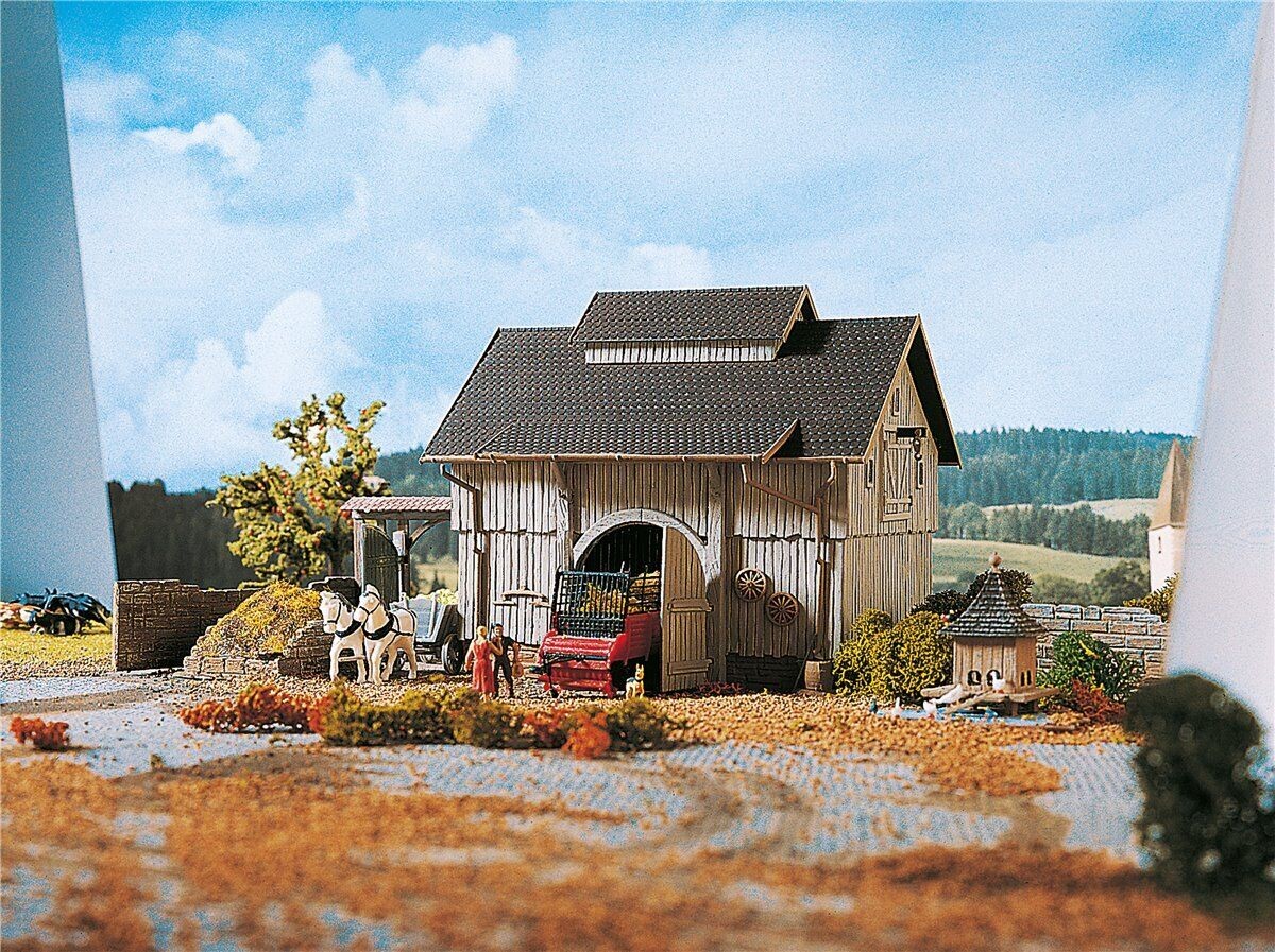 Vollmer 43727 H0 barn with threshing floor and beams
