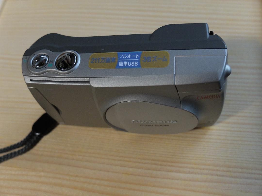 Olympus C 200 Zoom 2.1MP Vintage Digital Camera with LCD USB