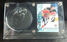 Radek Dvořák autographed hockey card and Puck