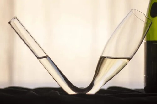 Chambong 6 oz Glass Champagne Shooter w/ Etched Silver Elephant Logo S2 ~ NIB - Picture 1 of 7