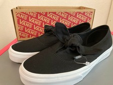 vans knotted black