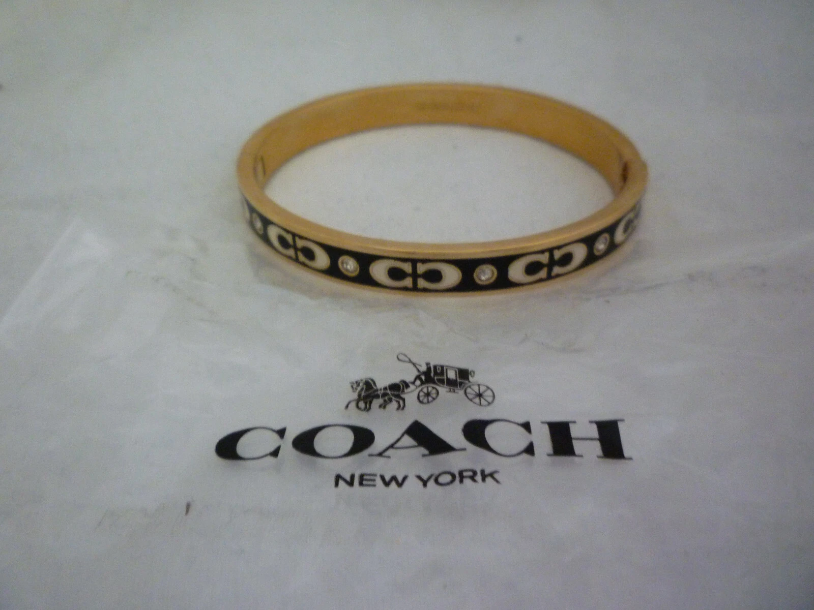 Bracciale Coach Signature Nero Placcato Oro e Bacio C Cerniera Nuovo