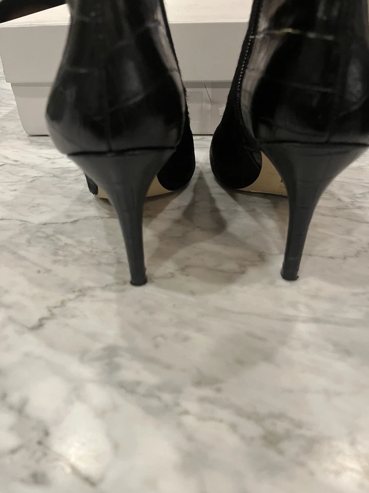 Zapato botín Ann Taylor talla 6 negro de piel de becerro Robyn y cuero en relieve $248 Foto 4 de 4