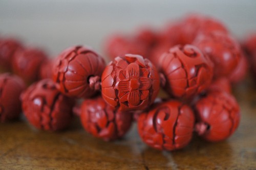 Vintage Chinese Chinoiserie Cinnabar Floral Carved Beaded Necklace 33” - Picture 6 of 7