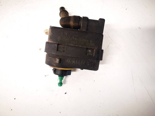 Radiator cooling fan shroud
