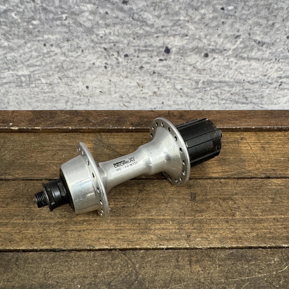 インフェルノイド、デビフラ軸 Vintage Shimano Deore XT FH-M732 Rear Hub 32H Silver 7s 135mm QR