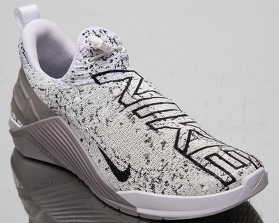 white nike training shoes