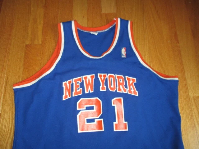 Etiqueta vintage con licencia de la NBA Sand-Knit No. Jersey 21 NEW YORK KNICKS (Talla XL) Foto 2 de 4