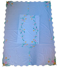 Appliqu  White Tablecloth Scalloped Edges Pastel Tulips Cutout Detail