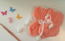 VINTAGE HAND CROCHETED KNITTED PEACH/ORANGE BABY CHILD BOOTIES SHOE SIZE 3/L