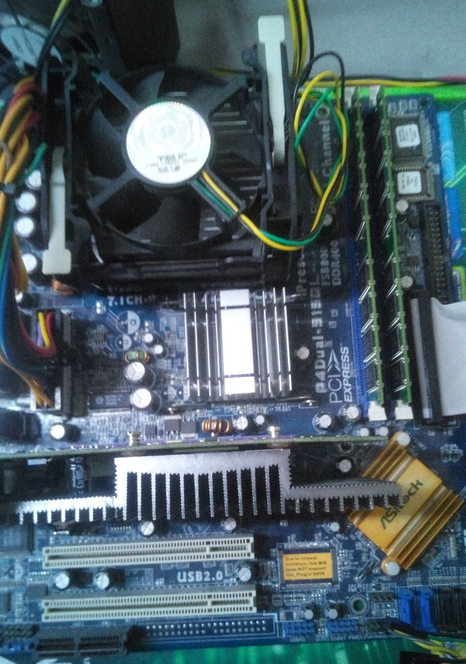 Placa base ASROCK P4Dual-915GL + cpu P4 2.66 ghz sock 478 + 2 Gb ddr400 AGP+PCIE - Imagen 2 de 4