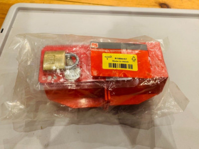 NEU RS PRO 4-Lock Styropor Plug Lockout 818-8057