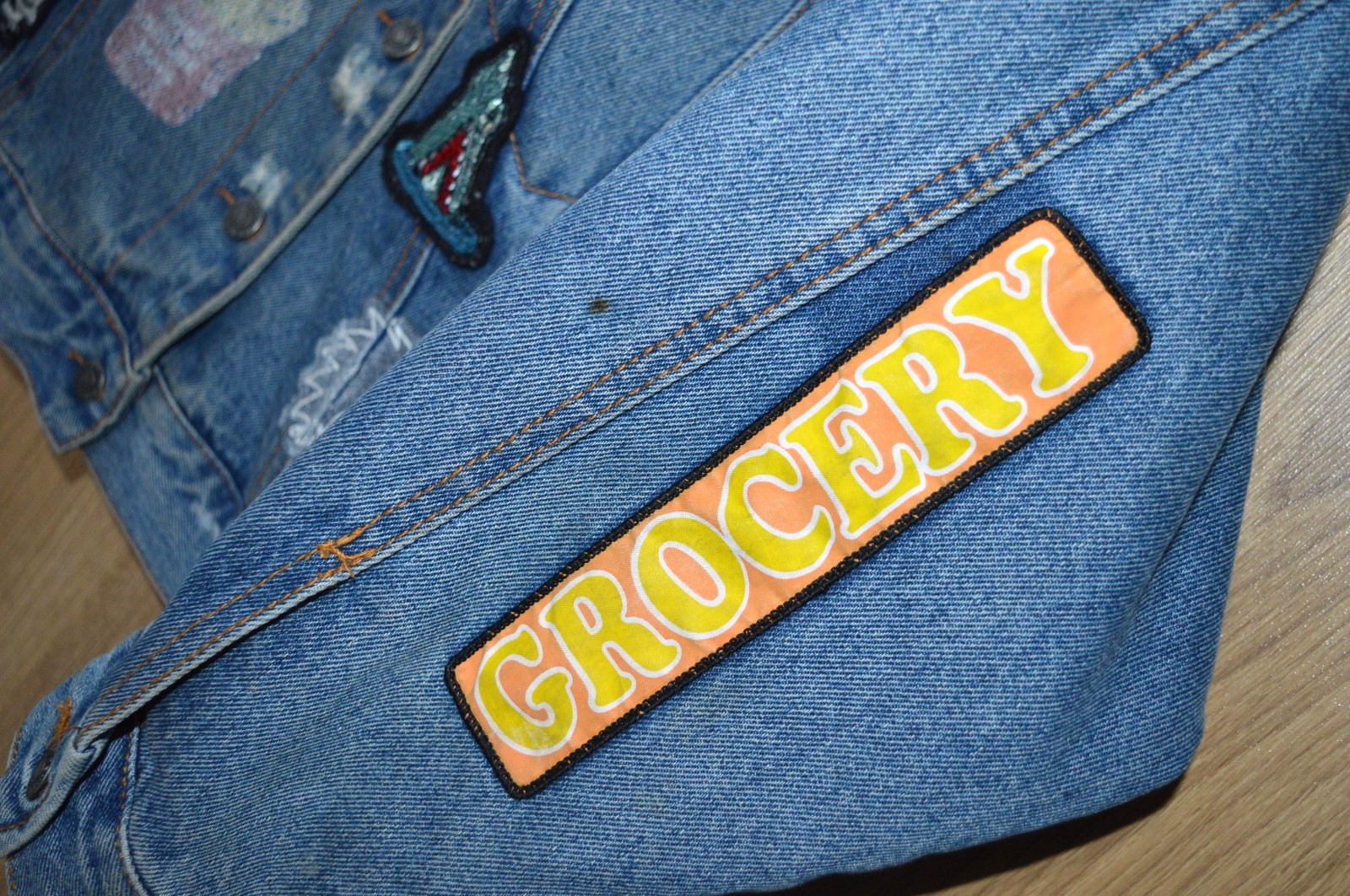 Pull & Bear Patchs / Print Denim Jean Jacket Wome… - image 4