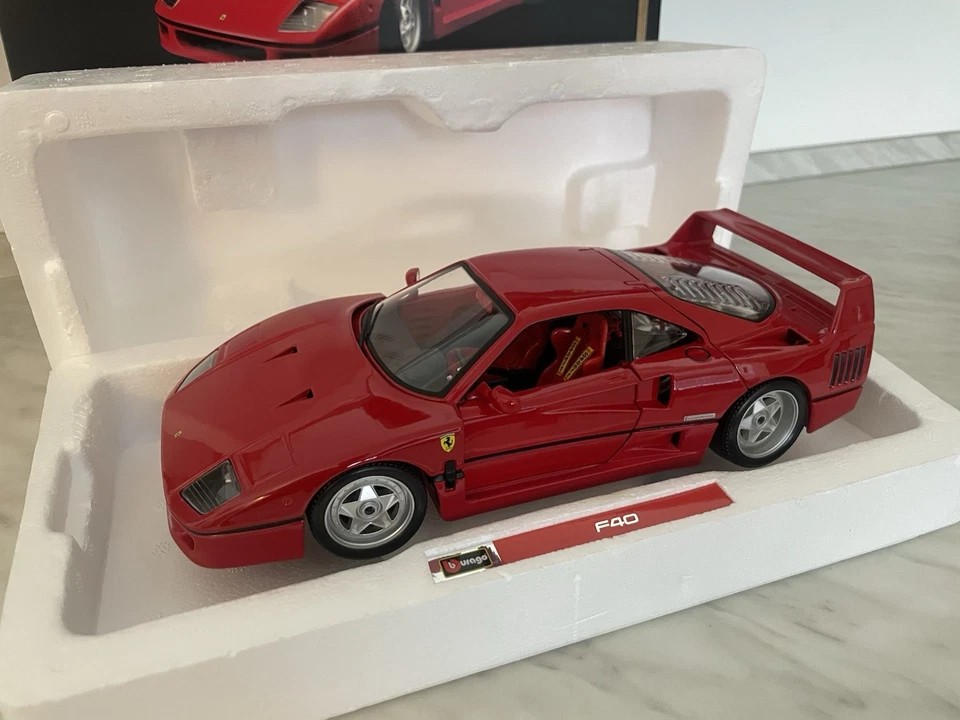 Bburago Ferrari F40 Original Series 1/18 - Immagine 3 di 4
