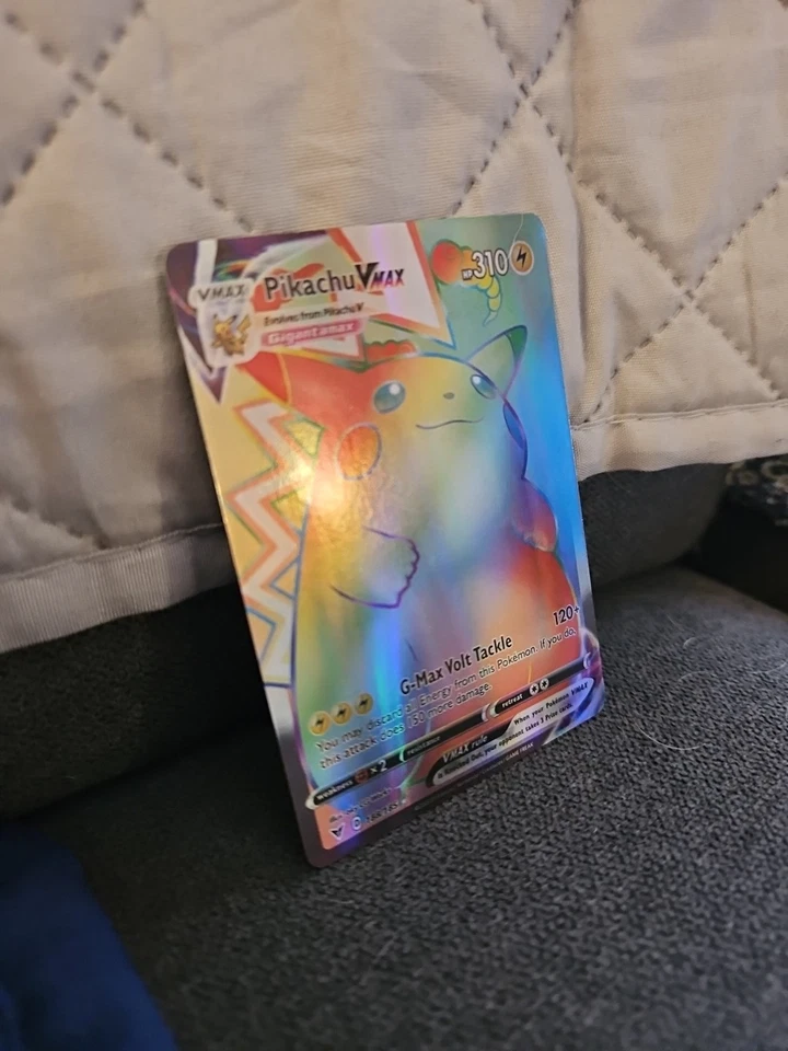 Pikachu VMAX, foto 3 di 5