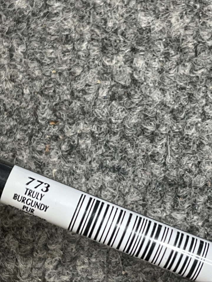 L'Oreal Colour Riche Lip Liner 773 TRULY BURGUNDY - Discontinued - 4 Pack - Image 4 of 4