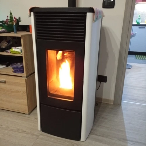 STUFA A PELLET MCZ COLORE BIANCO 8KW BRACIERE AUTOPULENTE TECNOLOGIA CORE
