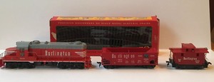Vintage-Tyco-HO-Train-Burlington-Diesel-Engine-Hopper-Car-Bobber-Caboose-Tracks
