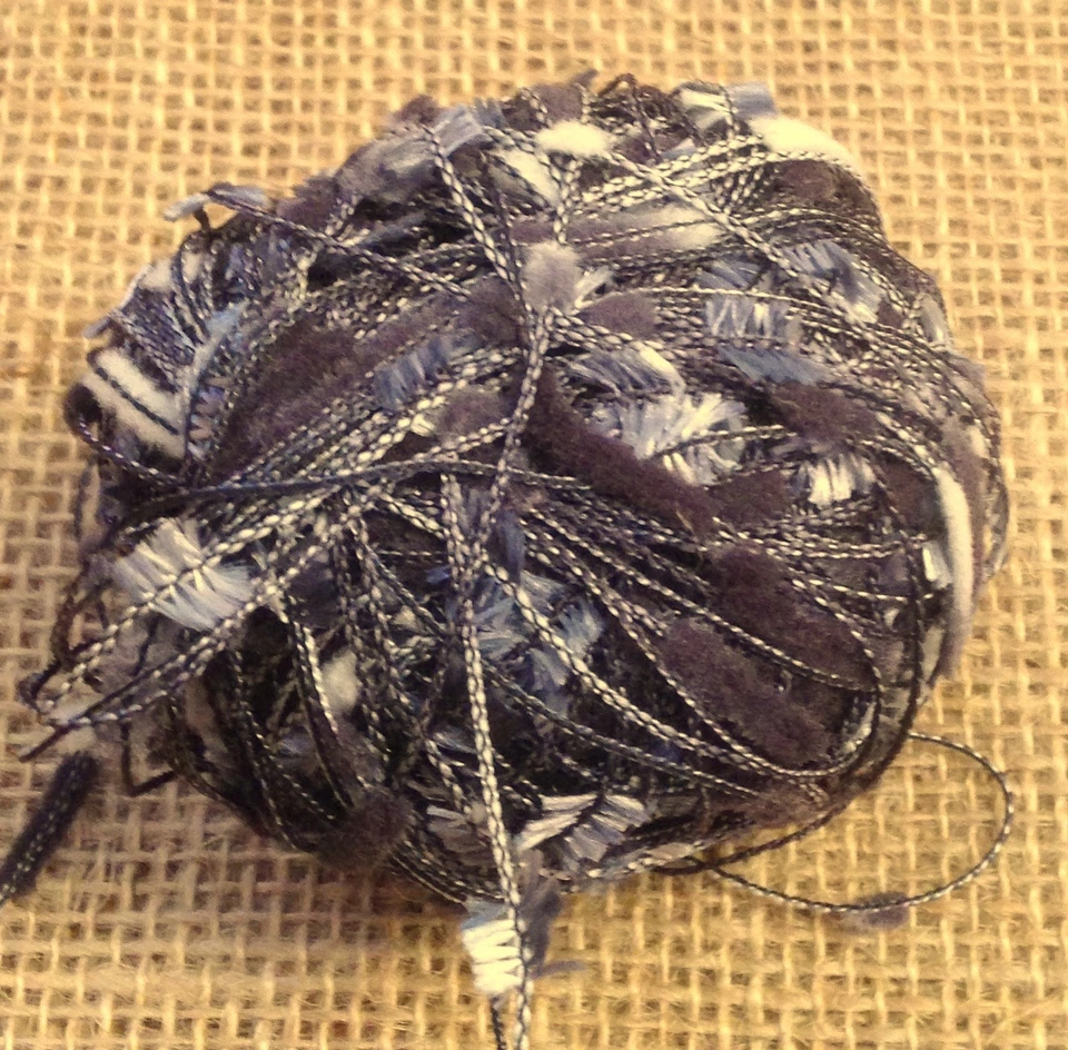 Encanto de hilo One Skein Trendsetter 20 gr 86 m color 310 gris carbón hecho en Italia Foto 3 de 3