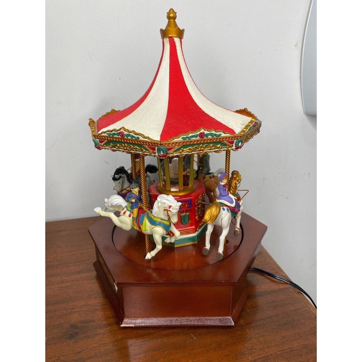 Mr. Christmas Gold Label Millennium Holiday Merry Go Round Musical