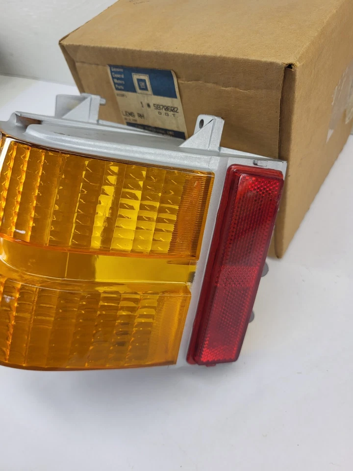 Lente lámpara trasera esquina derecha personalizada Buick Lesabre Lesabre 1979 5970602 NOS Foto 3 de 4