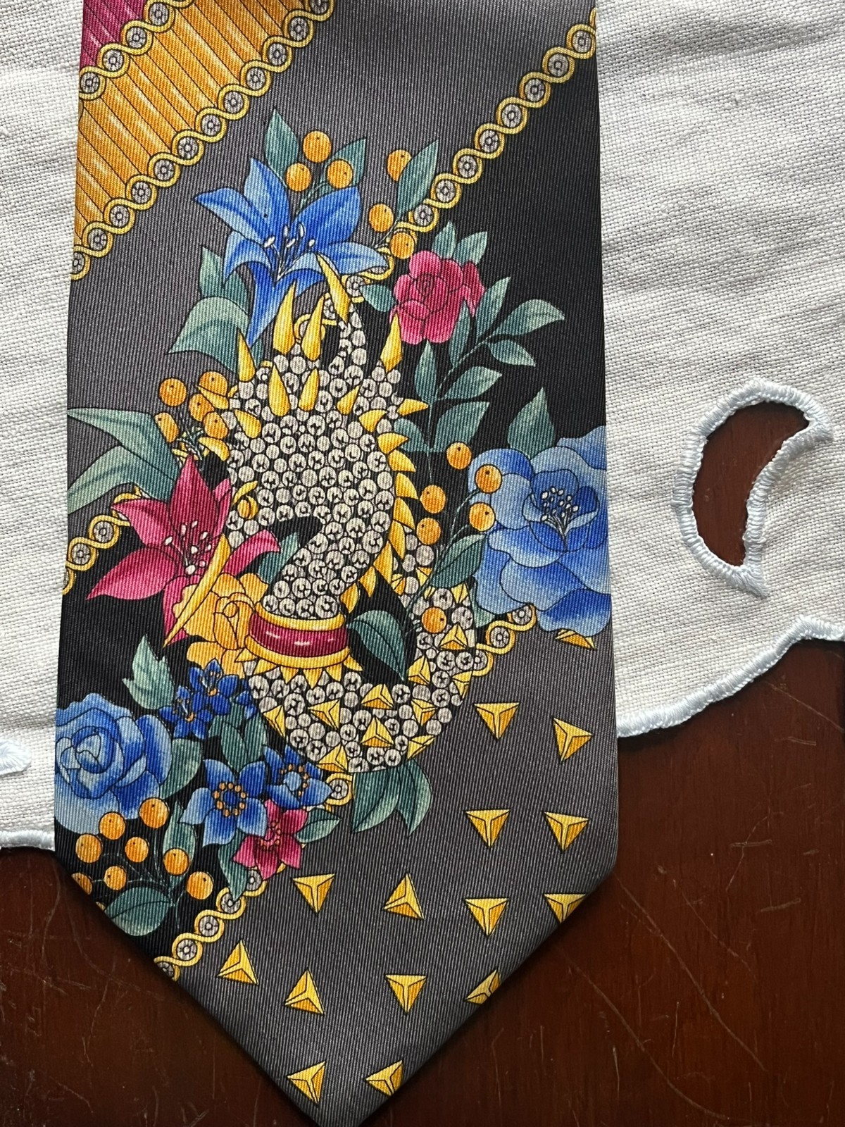 VINTAGE LEONARD PARIS DESSIN COLORFUL FLORAL /BIRD SILK NECK TIE MADE IN ITALY