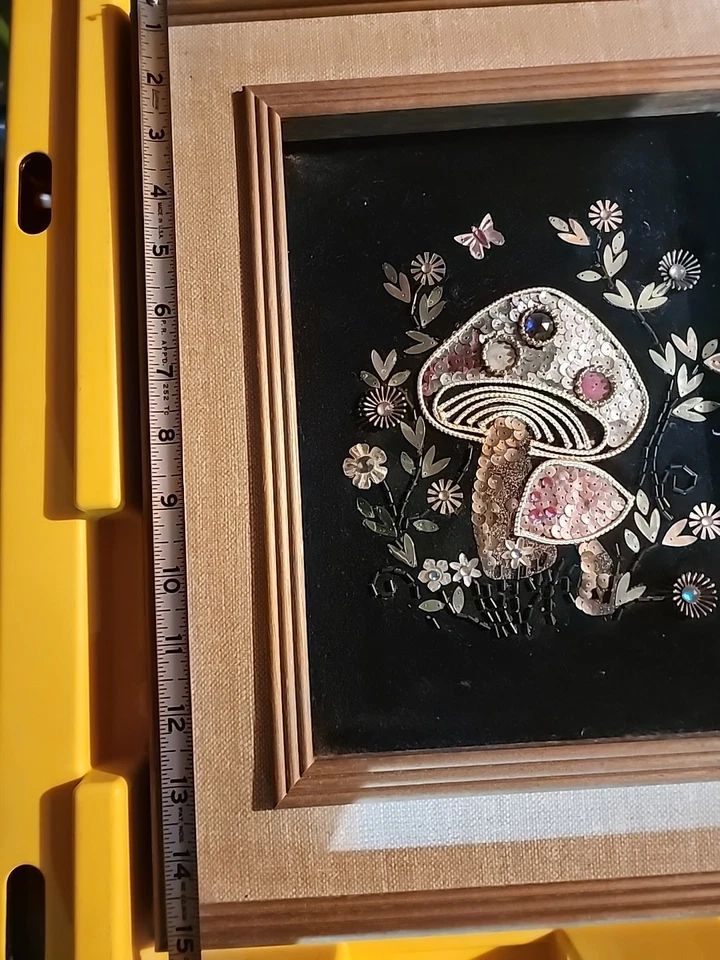 Arte vintage de setas mixtas sobre terciopelo con metal y cuentas 15x12,5" años 70 Foto 2 de 4