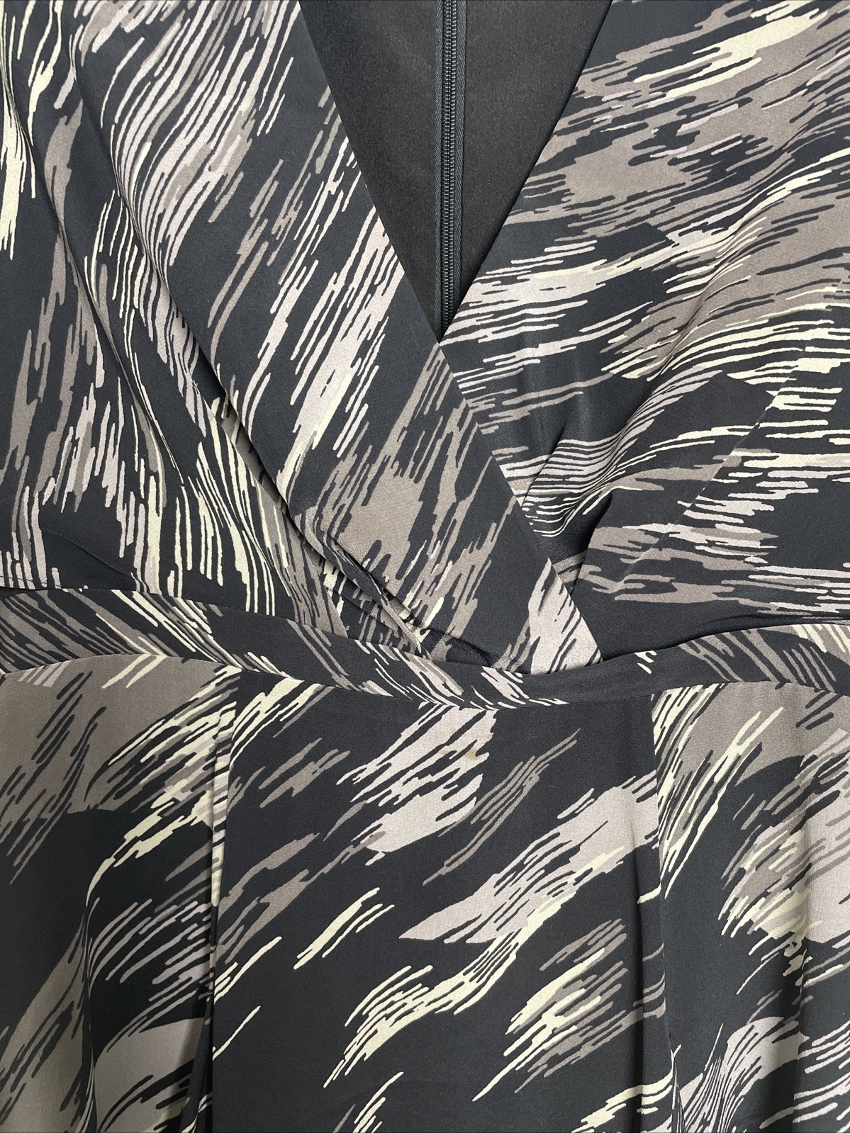 Halston Heritage Women’s Size 0 Black/Gray Swirled Flutter Sleeve Cocktail Dress