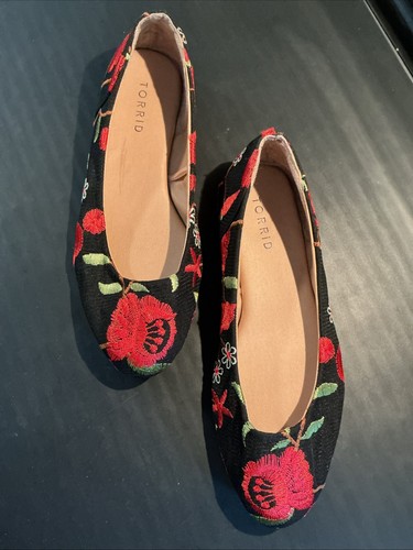 Torrid Damen-Ballerinas Größe 8 W schwarz & rot bestickt Stoff Beflockung Blumen flach - Bild 2 von 12